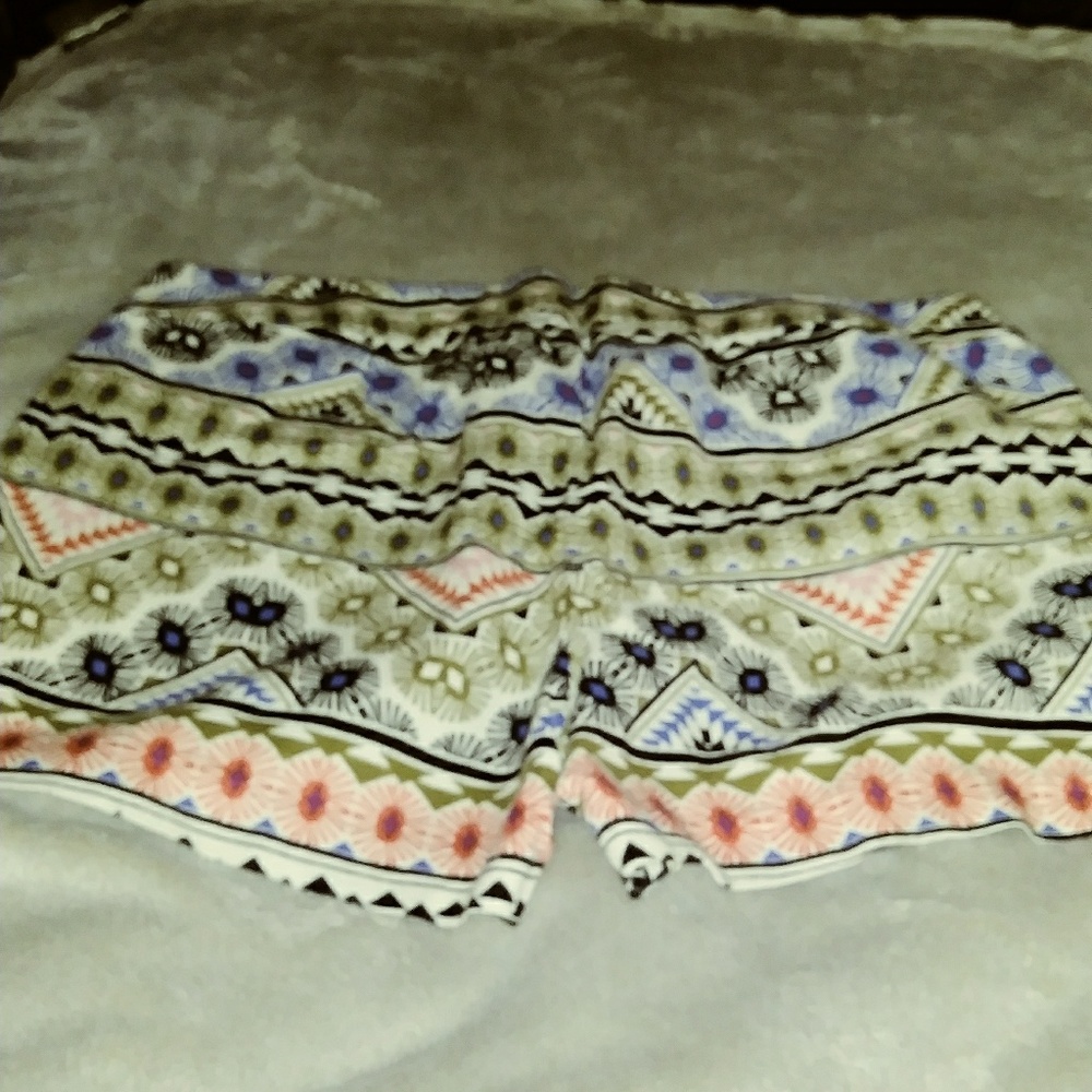Shorts - Picture 2 of 3